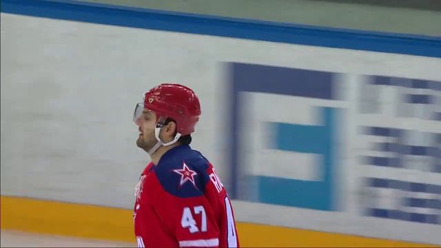 Svetlakov feeds Radulov with a saucer смотреть онлайн