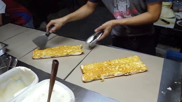 계란카레빵, 로띠 존 / egg curry bread, roti john - malaysian street food смотреть онлайн