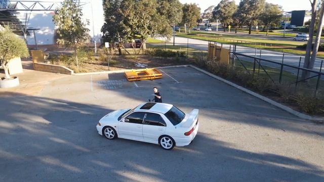 Mitsubishi Lancer Evo 3 CE9A vs DJI Drone смотреть онлайн