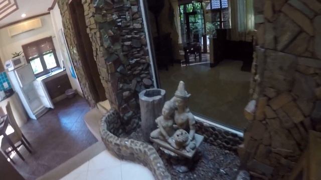 Видеообзор виллы №719b (петухи за стеной) на пляже Бан Тай, Самуи, Таиланд смотреть онлайн