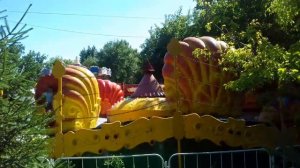 Захватывающий аттракцион «Ракушки» в парке Тополя в Оренбурге.