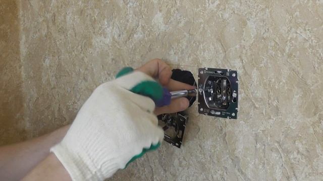 Как установить тройную розетку смотреть онлайн