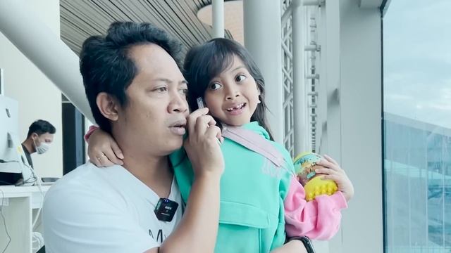 PERTAMA KALI LEIKA NAIK PESAWAT TERBANG KE JAKARTA ? DRAMA PARODI TOMPEL PANIK KETINGGALAN PESAWAT смотреть онлайн