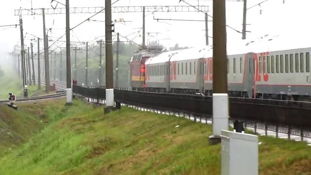 БЧ / РЖД ЧС4Т-372 с поездом №023Й Москва-Париж смотреть онлайн