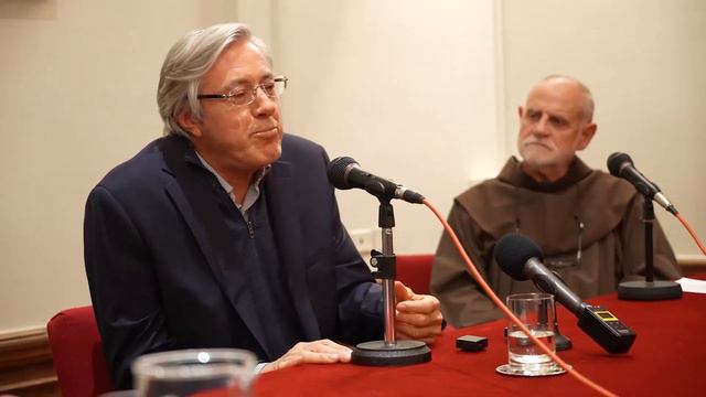“Las Dos Manos: La Que Da Y La Que Hace” - Disertación En La Universidad Del Salvador