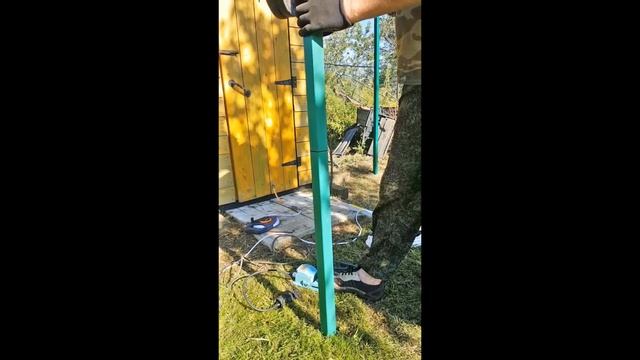 Забиваем столб в землю перфоратором