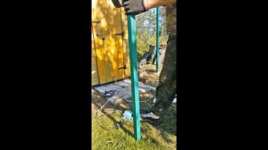 Забиваем столб в землю перфоратором