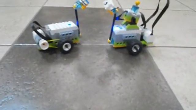 Навіть у роботів є почуття! Танго роботів Майло та Мойлі:) смотреть онлайн