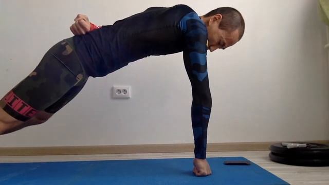One-hand planche * Планка на одной руке - энергочеллендж смотреть онлайн