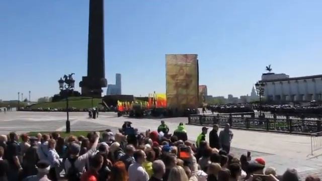Парад «Не прервется связь поколений» на Поклонной горе в Москве смотреть онлайн