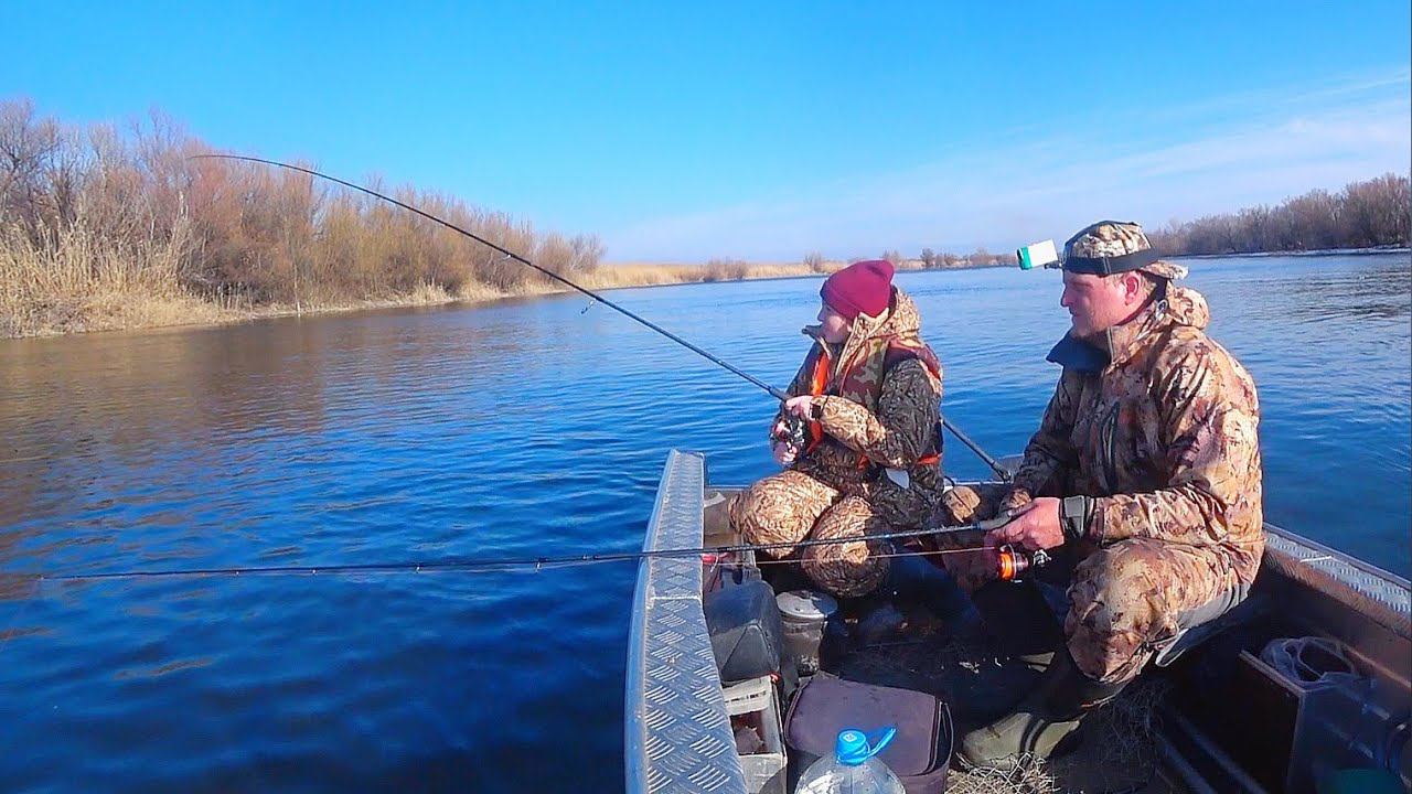 ЭТУ РЫБАЛКУ ЖДАЛИ ГОД. Река открылась, весна пришла! На рыбалку с женой, ловля на донку. смотреть онлайн