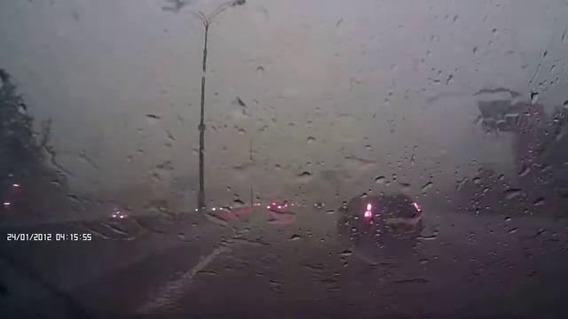 15.07.2013 МКАД 15:00 темно как ночью, льёт, как из ведра смотреть онлайн