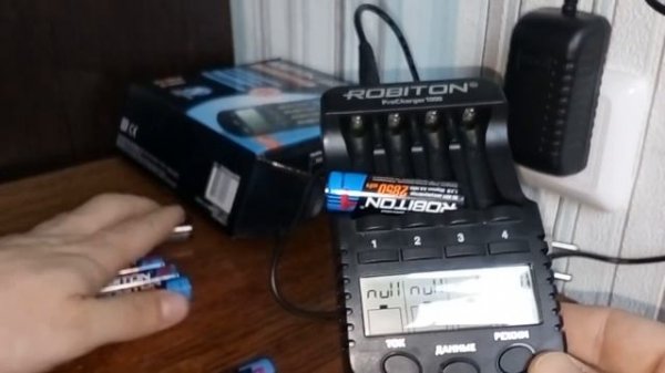 Зарядка и аккумуляторы ROBITON. Распаковка и тэст.