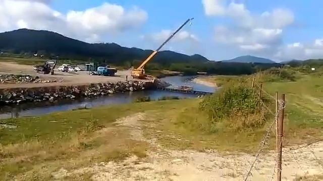 На Сахалине вылавливают рыбу ,для продажи в Москву а здесь людям запрещается даже на удочку ловить смотреть онлайн