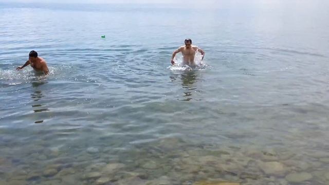 Искупались в озере Севан. Армения смотреть онлайн