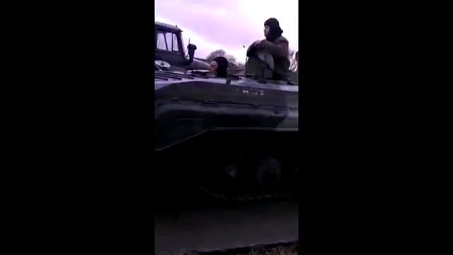 Украинские военные ждут паек смотреть онлайн