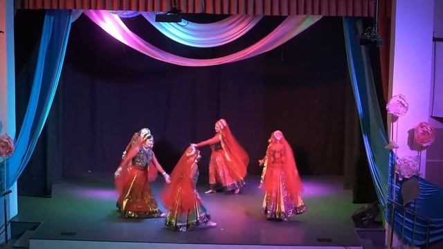 РАТИ. "Звенят браслеты". Эстрадный (кино) танец, группа, синьоры. смотреть онлайн