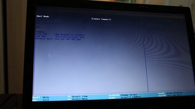 Как зайти в биос на ноутбуке Lenovo B 50  И поставить флешку загрузочной, чтобы установить Windows
