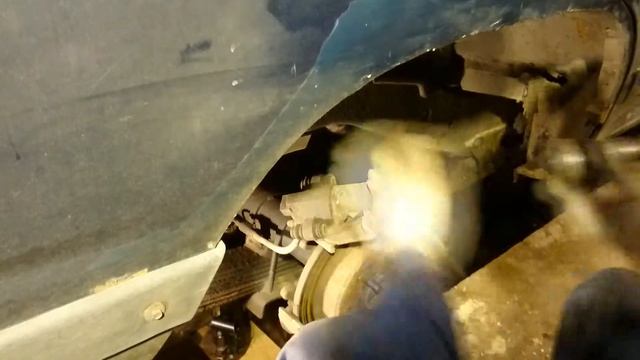 Замена тормозных колодок на автомобиле Форд Эксплорер 1994 г.в. смотреть онлайн