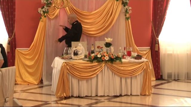 Казак отжигает на свадьбе/Лысый жжет смотреть онлайн