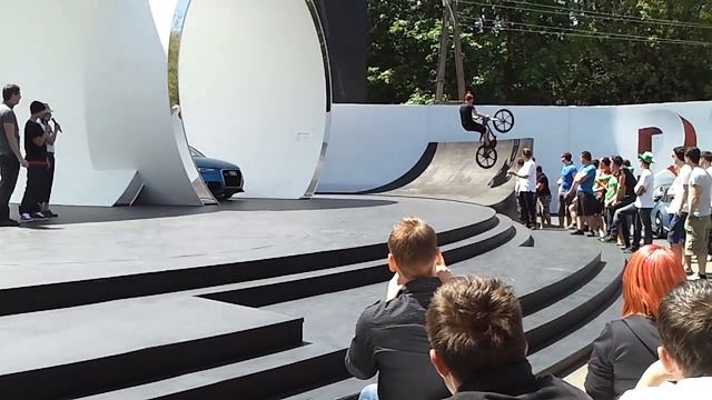 GTI-Treffen - Audi - E-Bike in action смотреть онлайн