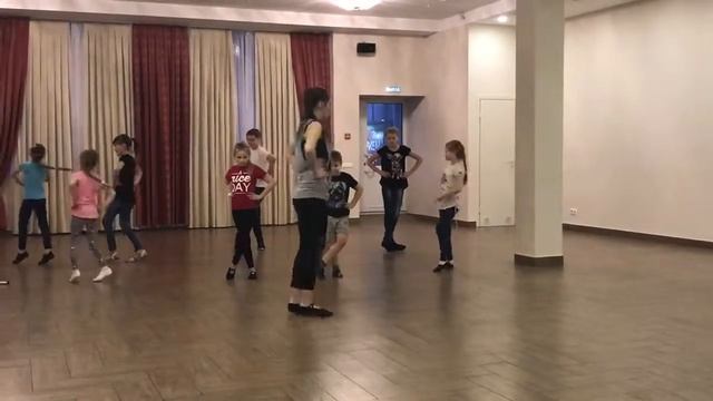 Занятие по танцам в школе моделей CREATIVE MODELS Красноярск смотреть онлайн