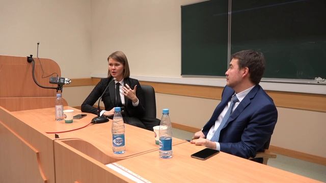 Начитка'18 Юлий Тай, Екатерина Смирнова — Профессиональные деформации юристов: норма или девиация? смотреть онлайн