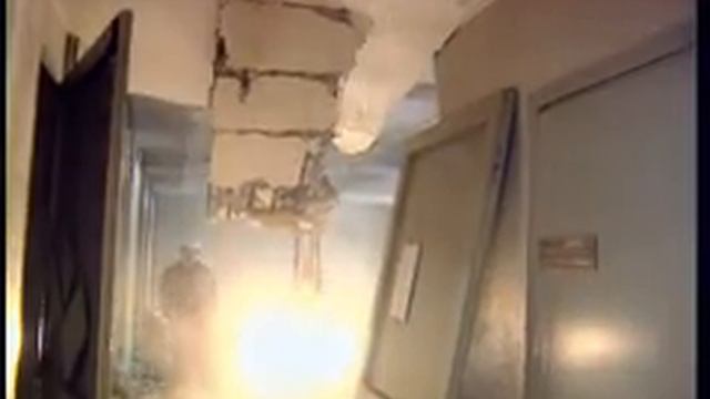 Brokk 90. Демонтаж гидромолотом и захватом смотреть онлайн