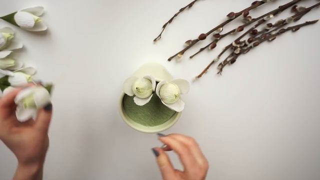 Подснежники с конфетой из гофрированной бумаги I Композиция с подснежниками из конфет своими руками смотреть онлайн
