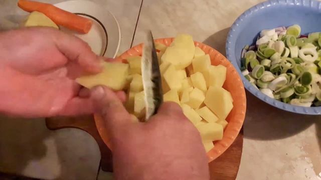 КУРИЦА ТУШЁНАЯ С КАРТОШКОЙ! ГОТОВЛЮ В КАЗАНЕ. смотреть онлайн