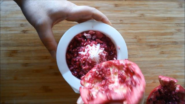 Pomegranate juice - How to make Pomegranate Juice with lemon squeezer _ Easy method смотреть онлайн