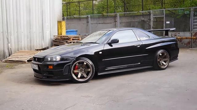 Nissan Skyline -  тусовка Ниссанов Скайлайн на выставке машин Dreamcars в Автомузее Моторы Октября