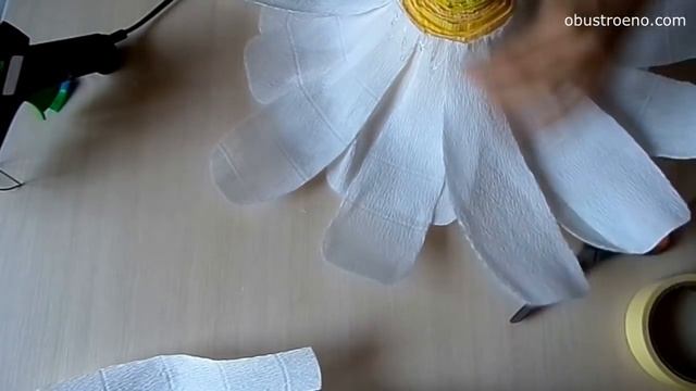 Как сделать РОМАШКУ из гофрированной бумаги. Часть 2 смотреть онлайн