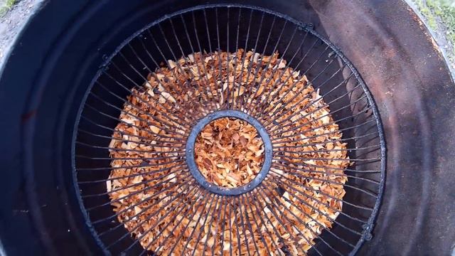 Самодельная Коптильня Своими Руками. Домашнее Горячее Копчение Курицы и Сало. смотреть онлайн