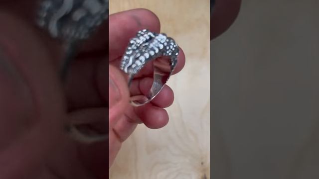 Кольцо коготь с натуральным топазом .Серебро 925 пробы. Чернение смотреть онлайн