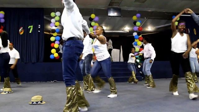Classes get groovy and boogie at Pepps смотреть онлайн