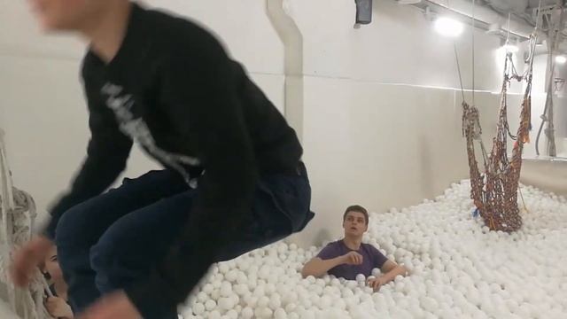 Сухой бассейн// Сальто в шарики! //Драйвпул Арбат// смотреть онлайн
