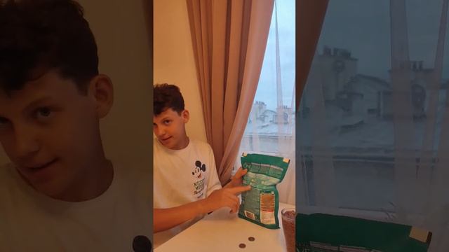 Купил корм кошке, прочитал состав, буду давать маме и бабушке для костей, волос и идеальной фигуры. смотреть онлайн