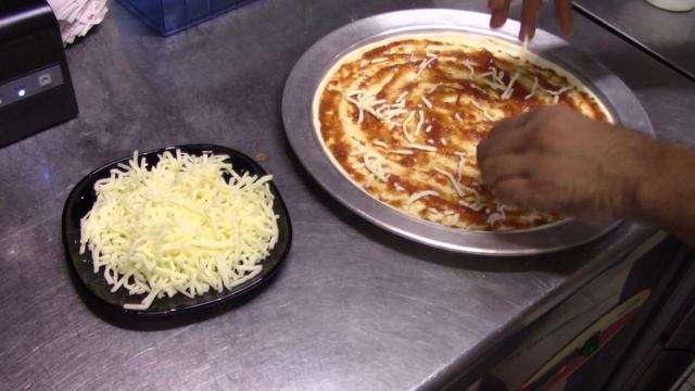 Quattro Formaggi Pizza (4 Cheese) - Best Italian Pizza Recipe Ever! смотреть онлайн