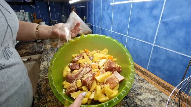 Свиные рёбра с картошкой по селянски, вкус как с печи смотреть онлайн