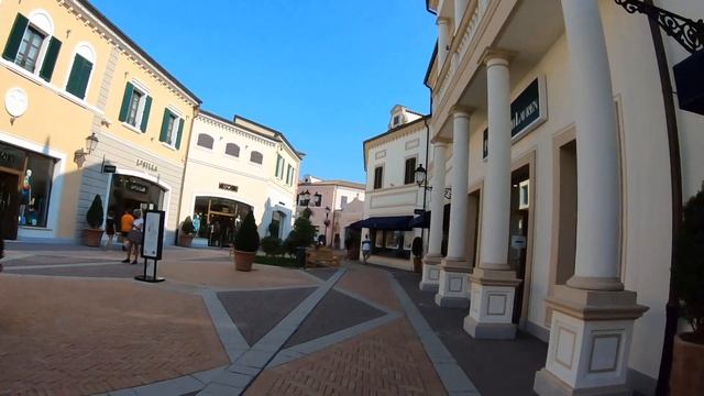 Италия. Outlet center (аутлет-центр). Цены на одежду и обувь смотреть онлайн