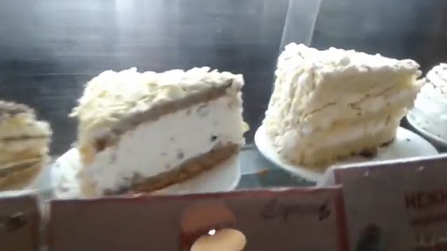 В торговом центре "Мир".Много элитных бутиков. смотреть онлайн