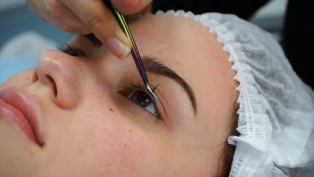 Наращивание ресниц в студии "Красотки" смотреть онлайн