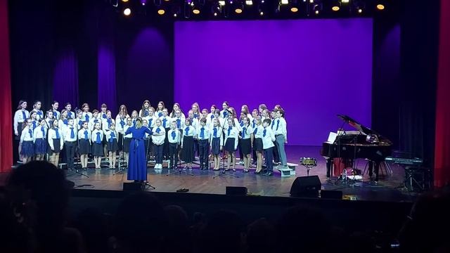 Хор старших классов ДМШ им. Т. А. Докшицера - Тихой ночью, поздним летом смотреть онлайн