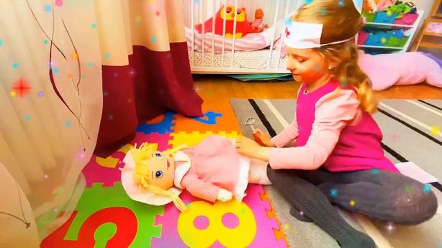 История о том, как важно мыть руки и фрукты. Миа играет в доктора. Mia plays a doctor. смотреть онлайн