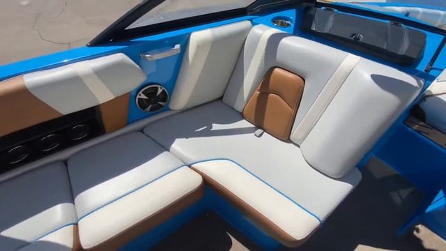2019 Malibu Boats 21 MLX - Quick Walk Through смотреть онлайн