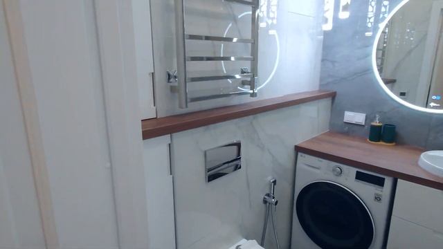 КРАСИВАЯ! Квартира в Сочи с новым ремонтом, мебелью и техникой. Расположена на первой линии моря. смотреть онлайн