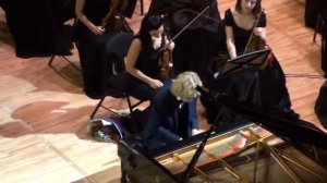 Иван Бессонов играет на бис Соль минорную прелюдию Рахманинова