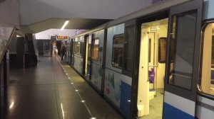 Метропоезд 81-740 «Новогодний поезд» на станции Битцевский парк