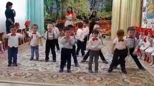 Поздравление на 8 марта смотреть онлайн